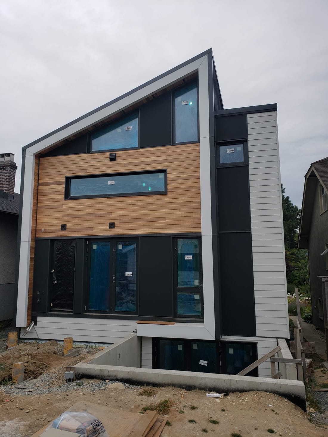 Moss and Algae on Siding: Safe Cleaning for Coastal BC Homes